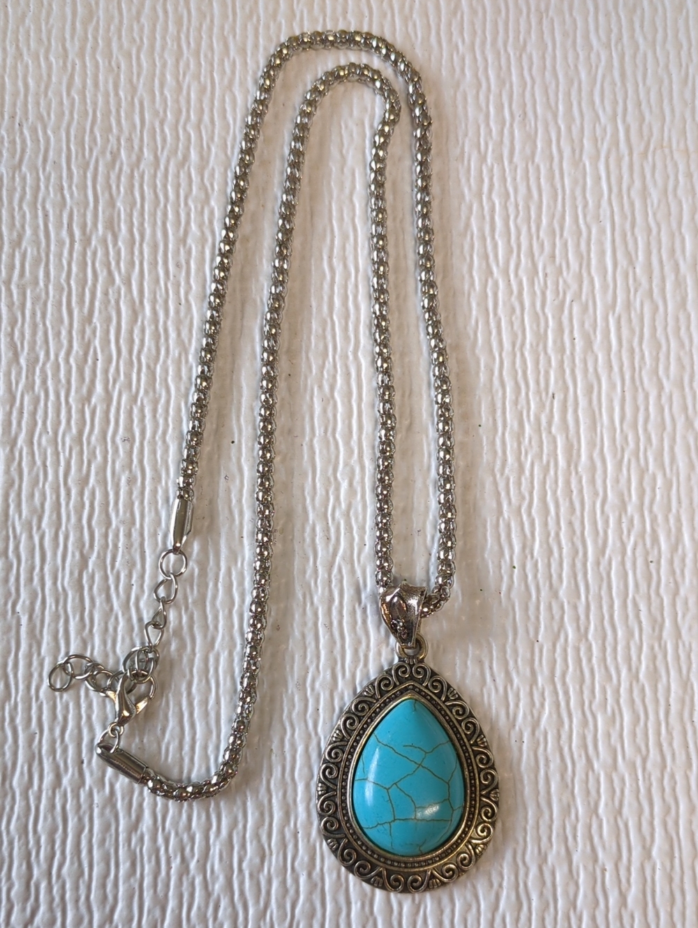 ✨Silver-Tone Faux Turquoise Teardrop Pendant Necklace